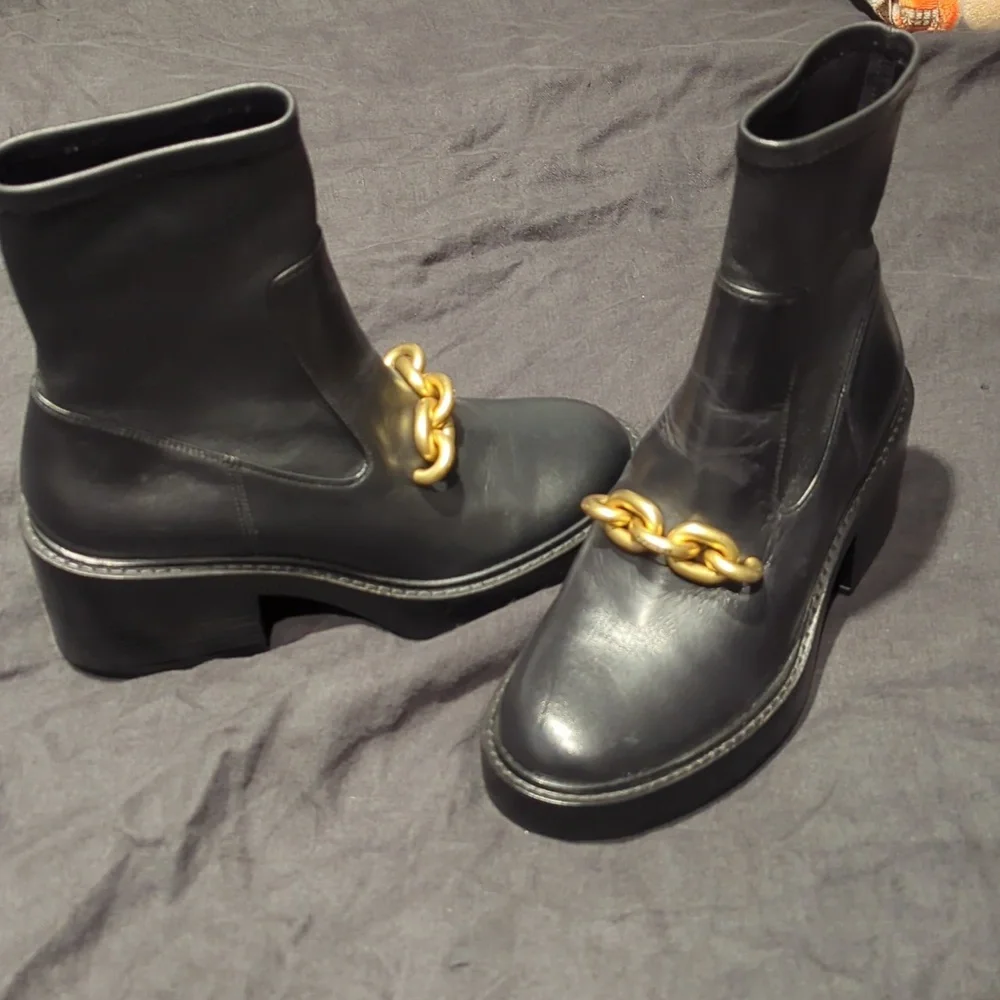 Coach Kenna Bootie Size 9 Black Leather Ankle Boots with Gold Chain Detail - Picture 2 of 10